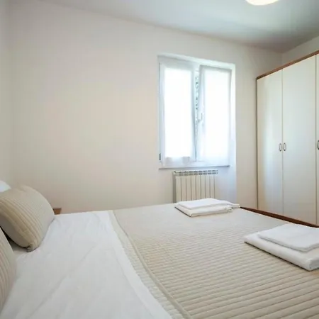 Apartment In Mit Grossem Garten